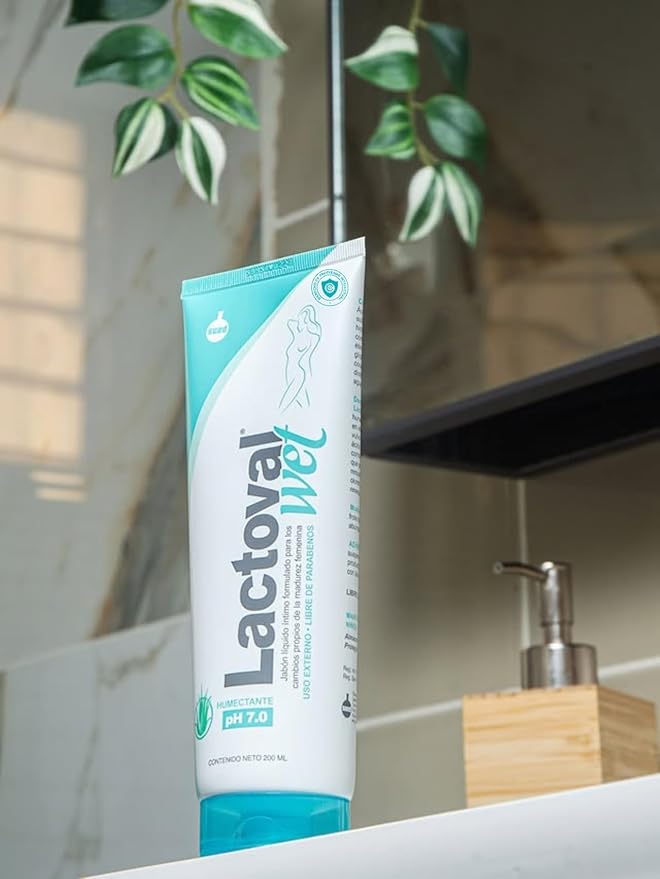 Lactoval Jabon Intimo Feminine Wash for Women Fragrance-Free Intimate Cleanser pH 3.5 Balanced with Aloe Vera &amp Lactic Acid Gentle Daily Wash for Sensitive Skin 200 mL