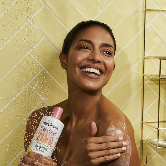 Soap &amp Glory The Real Zing Radiance Boosting Body Wash - Hydrating Body Wash with AHAs - Citrus Scented Moisturizing Body Wash for a Healthy Glow (500ml)
