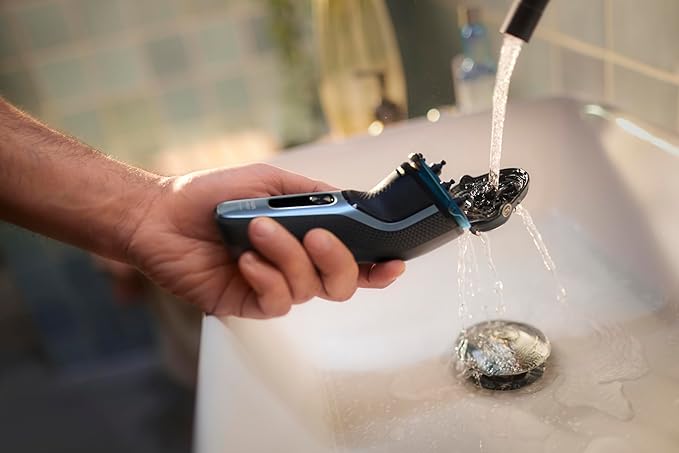 Philips Norelco Shaver 3600 Series Wet and Dry Electric Shaver P-Cap Travel Pouch Storm Blue Model S3243/91