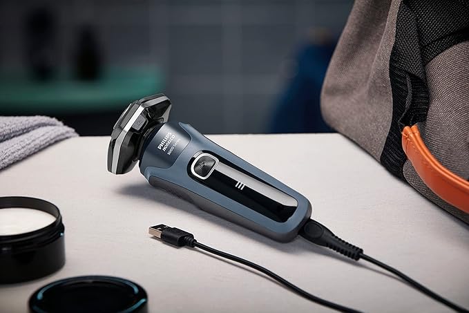 Philips Norelco Shaver 5400 Rechargeable Wet &amp Dry Shaver with Pop-Up Trimmer S5880/81