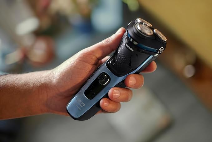 Philips Norelco Shaver 3600 Series Wet and Dry Electric Shaver P-Cap Travel Pouch Storm Blue Model S3243/91